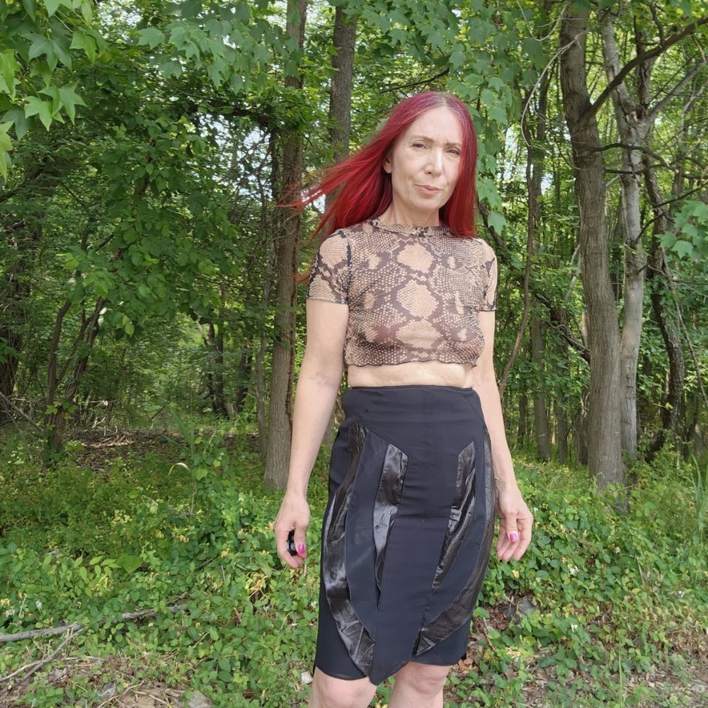 GUERRIERO NWT Shiny Ruffles‎ Black Pencil Skirt